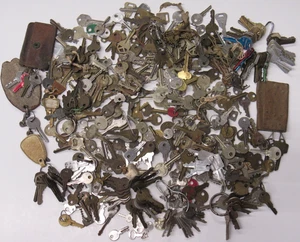 6 Pfund 10 Unzen Menge Vintage Antik Schlüssel Vorhängeschloss Tür Schrank Schloss Flach Unsortiert - Bild 1 von 23