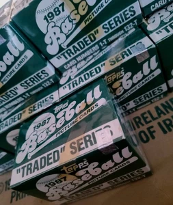 1987 TOPPS TRADED béisbol set sin estuche MADDUX RADIOCONTROL 35+ años de antigüedad - Imagen 1 de 3