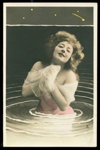Deutsch 1905 gewagtes Foto SURREAL Wassernymphe Najade Fantasie subtile Handtönung - Bild 1 von 1