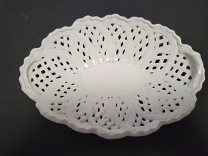 Savoir Vivre Portugal White Oval Open Weave scalloped edge Porcelain Bowl/Dish - Picture 1 of 5