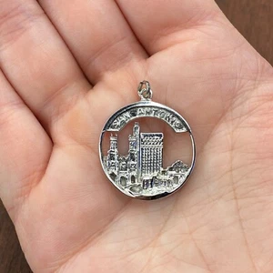 Vintage Wells 925 Sterling Silver "San Antonio" Skyline Pendant Bracelet Charm - Picture 1 of 3