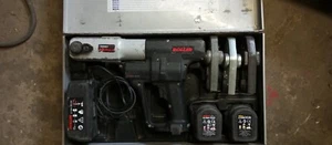 Roller Akku Pressmaschine + 15,18,22mm Pressbacken V-Kontur, inkl. Ladegerät - Bild 1 von 3