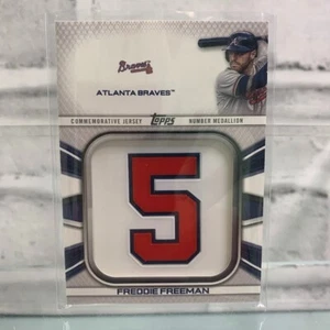 Camiseta de béisbol 2022 Topps Serie 1 Freddie Freeman número medallón JNM-FF - Imagen 1 de 2