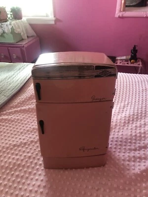 Wolverine Pink Tin Kitchen - Image 1 of 4