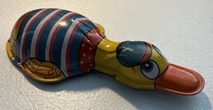 Vintage Blech Litho Krachmacher Party Clicker gelbe Ente - Made in Japan - Bild 1 von 4