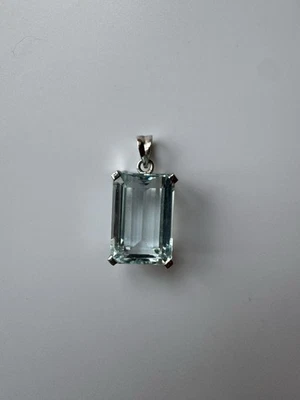 A Superb 15cts AQUAMARINE SINGLE STONE PENDANT - Image 1 of 4