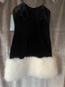 KLEID SCHWARZ VELOUR mit weißem Fell, Gr. 11, BRANDNEU HIGH FASHION ROTER TEPPICH VIP - Bild 1 von 4