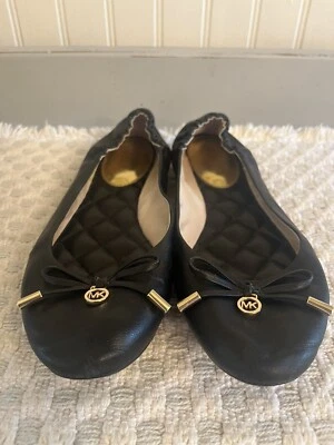 Puntera Michael Kors Melody Ballet Plana Negra Para Mujer Talla 7 Logo Dorado Foto 1 de 4