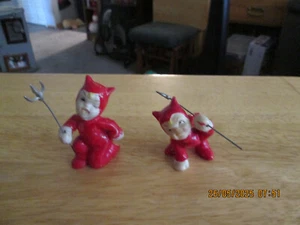 Vintage 2 Little Red Devils with Pitchforks - Bild 1 von 12