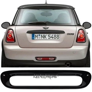 Cubierta antiniebla central trasera negra brillante para piano Mini R56 Gen 2 *SOLO MODELOS LCI* - Imagen 1 de 2