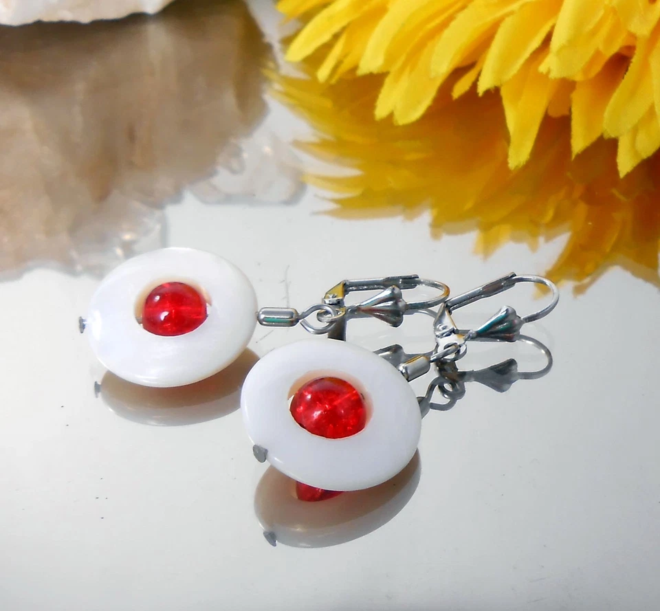 Hübsche Ohrhänger Perlmutt Muschel weiss + rot + Crackle Glas  / handgefertigt - Bild 1 von 2