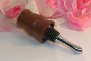 New Hand Crafted / Turned Eastern Walnut Wood Wine Bottle Stopper Great Gift - Picture 1 of 3