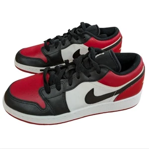 Nike Air Jordan 1 Low GS Bred Toe schwarz und rot Größe 5,5 Jugend - Bild 1 von 11