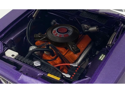 1971 Plymouth Barracuda Violet/White 1/18 (LE 350) — 第 1/4 张图片