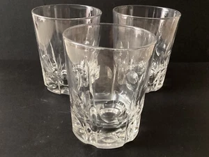 TRE ANTICHI BICCHIERI DA WHISKY VITTORIANI IN VETRO TAGLIO PESANTE. c1880 - Foto 1 di 15