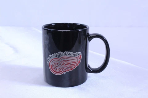 Detroit Red Wings Hockey Ceramic Coffee Mug with 2D Pewter Logo Cover