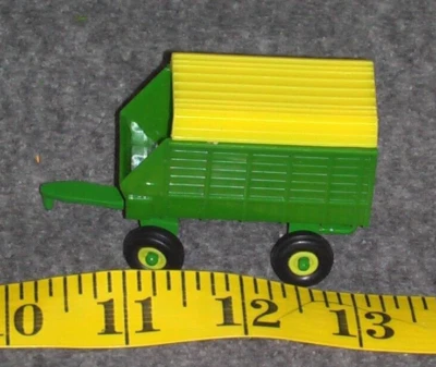 John Deere ERTL Green Farm Covered Forage Hay Wagon 1:64 Trailer Cart Toy - Image 1 of 4
