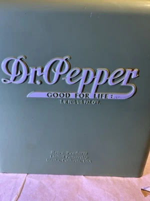 Enfriador de picnic Dr Pepper de metal en relieve de American Retro Foto 1 de 4