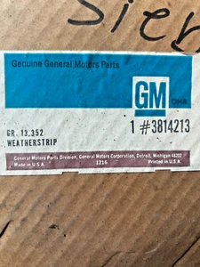 1953-62 NOS GM #3814213 Corvette Convertible decklid weatherstrip - Picture 1 of 4