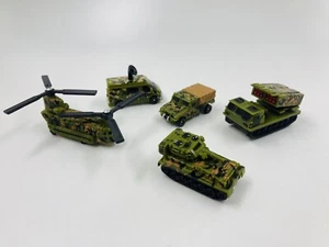 Vintage 1997 Hot Wheels Planet Micro Militärfahrzeug Konvolut Panzer Hubschrauber - Bild 1 von 11