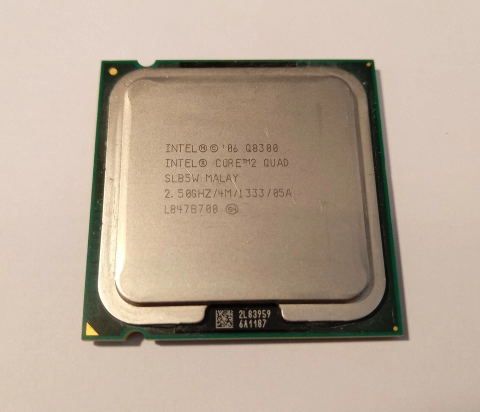 Processeur Intel Core 2 Quad Q8300 2.50Ghz 4Mo 1333Mhz Socket LGA775 SLB5W - Photo 1/1