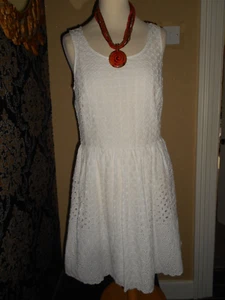 WHITE COTTON BRODERIE ANGLAISE DRESS - OLD NAVY - 8 - COTT. LINED SCALLOP HEM ** - Picture 1 of 3