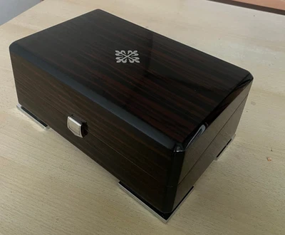 GENUINE PATEK PHILIPPE WATCH BOX - REPLACEMENT CUSHION ( NO OUTER BOX) MP600 - Image 1 of 4