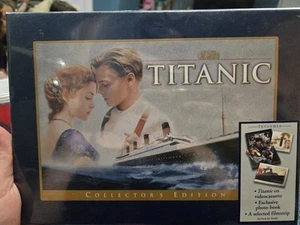 New Factory Sealed Titanic Collector’s Edition 1999 VHS Movie Gift Set Photobook - Picture 1 of 2