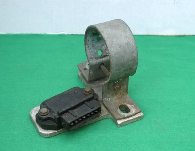 AUDI 80 B3  BOSH IGNITION MODUL AND FIXING PLATE - Image 1 of 4