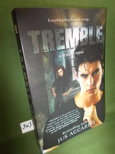JUS ACCARDO TREMBLE FIRST USA PAPERBACK EDITION - Bild 1 von 1
