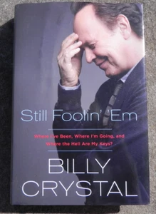 Billy Crystal 2013 first edition book Still Foolin' 'Em signed tipped in card - Foto 1 di 21