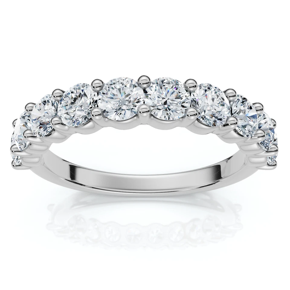 Обручальное кольцо с круглым бриллиантом 1 карат TW Half Eternity из золота 14 карат или платины выращенное в лаборатории - Изображение 1 из 4