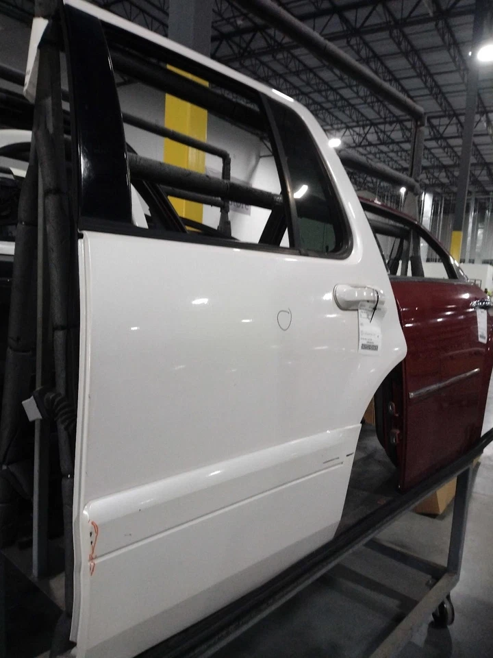 Conjunto de puerta trasera izquierda usado lado trasero se adapta a: Mercury Mountaineer 2010 eléctrico a Foto 1 de 4