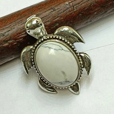 Elegante colgante de tortuga enchapado en plata 925 con piedras preciosas turquesa blancas de 1 pieza Foto 1 de 4