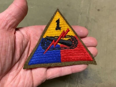ORIGINAL WWII US ARMY 1ST ARMORED TANK DIVISION JACKET INSIGNIA PATCH-WOOL BOARD - Image 1 of 2