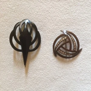 2 Vintage Art Deco Kunststoff Pins in Top Zustand - Bild 1 von 4