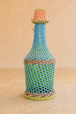 Botella de vino de alambre envuelta a mano primitiva vintage decoración retro estilo rústico años 70 Foto 1 de 4