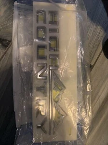 Genuine GM Nameplate 23400396 - Picture 1 of 3