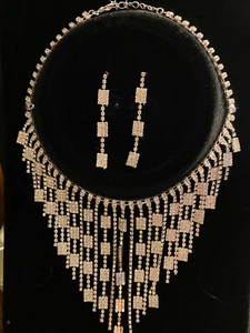 Collana con strass tono argento con orecchini 5"-18" matrimonio ballo Quinceanera  - Foto 1 di 3