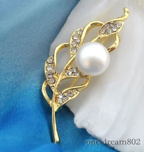 S824 53mm white round freshwater pearl Inlay zircon Leaf shape brooch - Picture 1 of 1