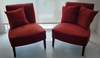 2 sillas decorativas ROJAS, con 3 almohadas a juego, perfecto estado Foto 1 de 4