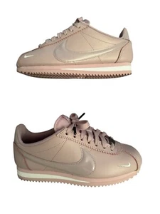 Nike Women Classic Sneakers Shoes 905614-501  SIZE - 5 - Picture 1 of 16