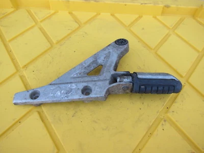1984 Honda V30 Magna VF500 VF 500 OEM APOIO PARA OS PÉS DIANTEIRO DIREITO PEG STEP - Imagem 1 de 4