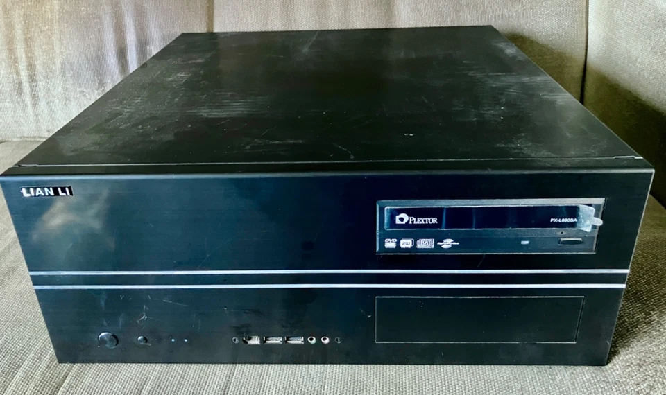 Custom Lian Li PC-C33 AMD Phenom II x4 955, 16GB de RAM, Radeon HD 5570 3.20GHz - Imagem 1 de 4