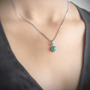 925 Sterling Silver Green Emerald Gemstone Ladies Hexagon Cut Pendant Necklace - Picture 1 of 5