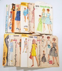 Lotto abbigliamento donna vintage anni 50 60 70 Simplicity McCalls modelli tg 12 LEGGI - Foto 1 di 4
