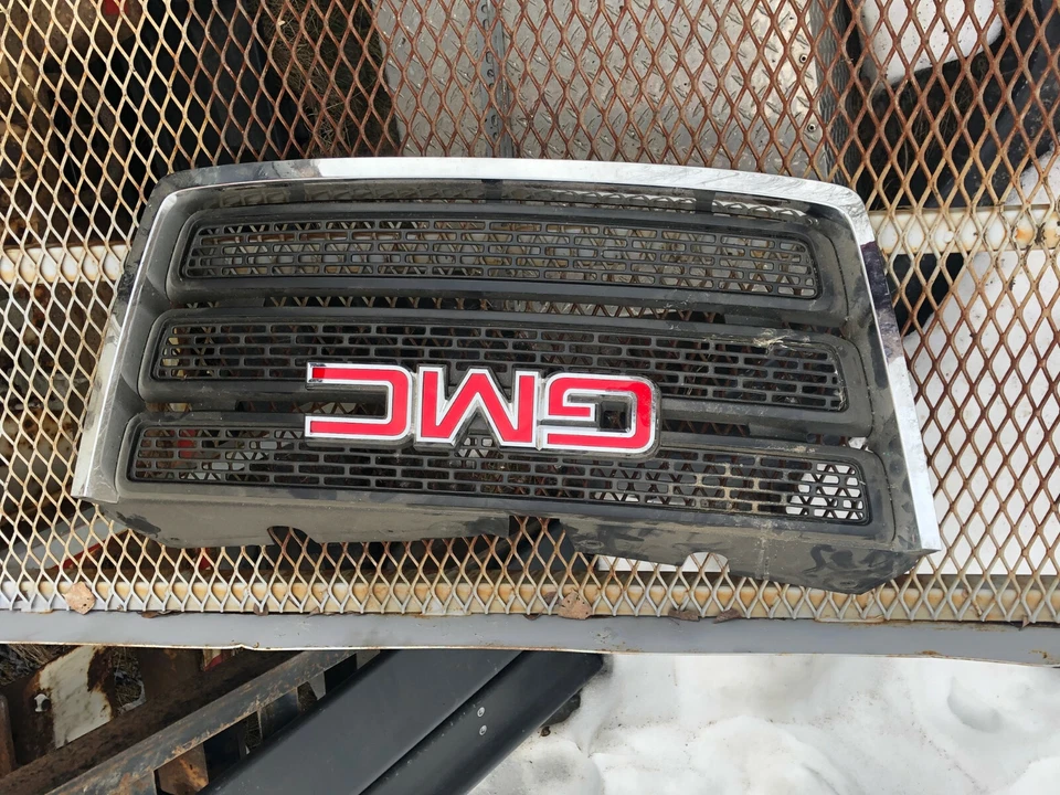Genuine OEM Grille Grill for 10 11 12 13 14 15 GMC Terrain Take Off 20861706 - Image 1 of 3