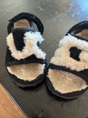 UGG Fluff Yeah Slides infant Girls Sz 3 - Image 1 of 4
