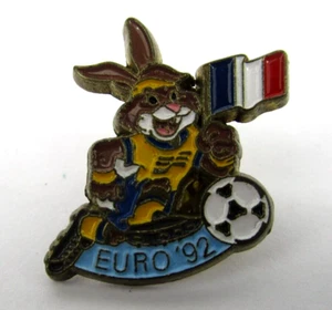 Pin's Pins Football Euro 92 1992 Mascotte Berni Drapeau France UEFA Petit Collin - Imagen 1 de 2