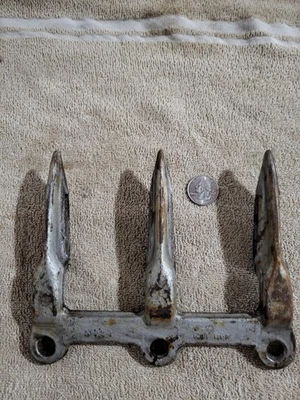 Protector de cuchillo de cabeza de grano de 3 puntas H153855 para cabeza de grano John Deere 600, 800 y 900 Foto 1 de 4